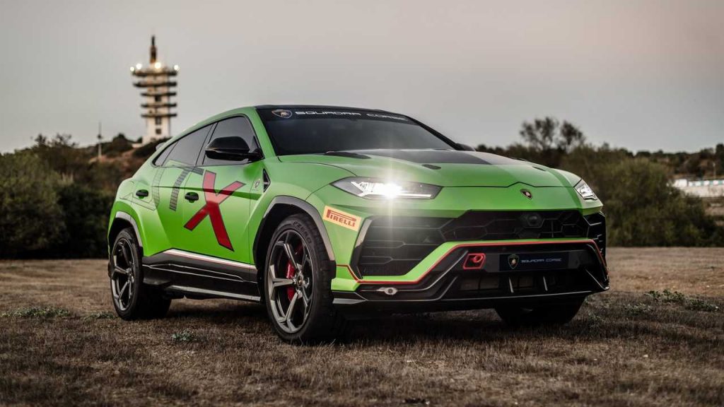 Lamborghini has finally pulled the wraps off the race-spec version of the Urus ST-X concept
