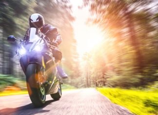 Reviewing the Top 5 Superbikes Under 5 lakhs superbike