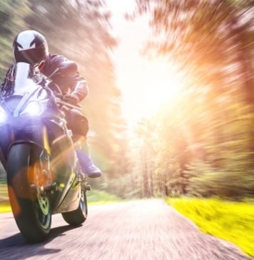 Reviewing the Top 5 Superbikes Under 5 lakhs superbike