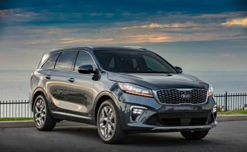 Kia Sorento Specifications Revealed Ahead of Launch. Kia Sorento Price in India & Other Details. Kia Sorento SUV India Reveals the Engine Details and Other Specs.