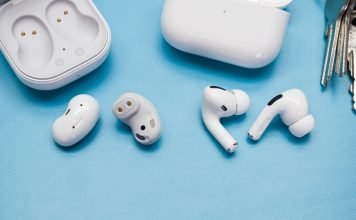 A Hands-free Skirmish: A Comparison Of The Samsung Galaxy Buds Vs. Apple AirPods galaxy-buds-vs-airpods