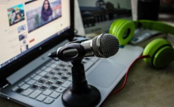 Superb External Microphones For Vlogging And Recording Podcast Through Smartphone microphone-for-vlogging