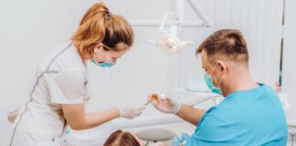 DIFFERENCE BETWEEN PRE-DENTISTRY AND DENTAL HYGIENE dental-hygienist-vs-dentist