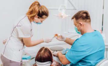 DIFFERENCE BETWEEN PRE-DENTISTRY AND DENTAL HYGIENE dental-hygienist-vs-dentist